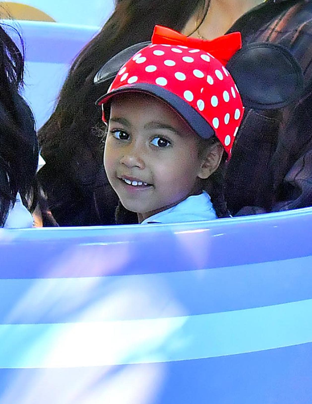 En 
<a href="http://www.justjared.com/2017/04/03/kim-kardashian-gives-up-on-carrying-third-child-is-considering-surrogacy/" target="_blank"><b>‘Keeping up with the Kardashians’</b></a>, Kim Kardashian explicó las razones por las que quería estar por tercera vez embarazada y tener otro bebé a pesar de que esto pondría en riesgo su vida.