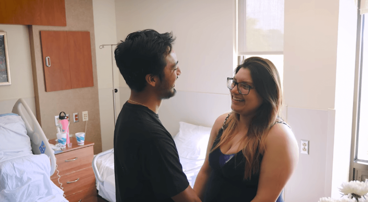 Una pareja hispana se casa en un hospital justo después de recibir una buena noticia