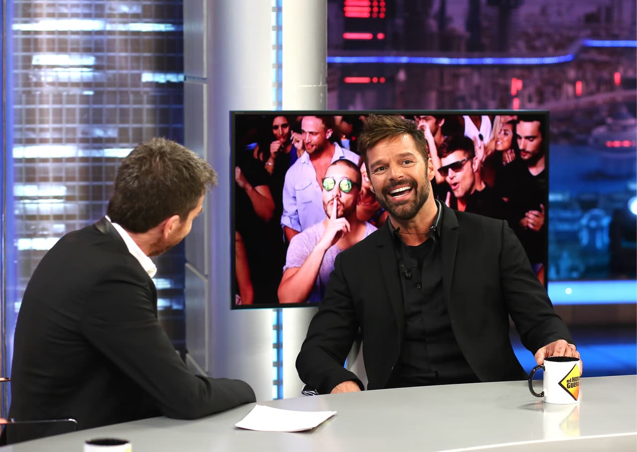 El también actor, que viajó a España para promover la serie ‘The Assassination of Gianni Versace: American Crime Story’, dijo durante el programa ‘El Hormiguero 3.0’ que intencionalmente guardó el secreto para disfrutar más del momento.