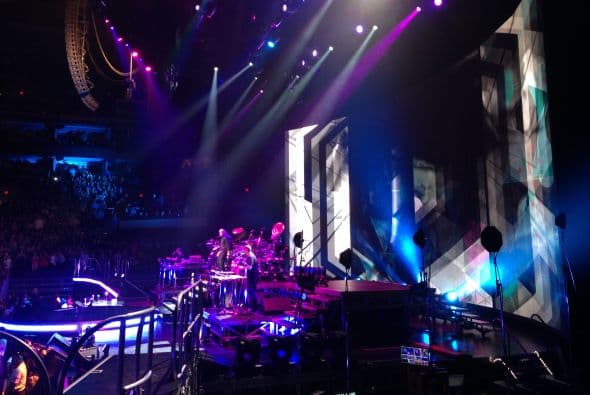 Con el US Airways completamente repleto, Pitbull y Enrique Iglesias hicieron retumbar el centro de Phoenix con un tremendo fiestón que duró más de 3 horas.En el concierto, estaban presentes celebridades como Jessica Cediel del Gordo y La Flaca y William Valdes de Despierta America, entre otros. Durante el show, los fans enloquecieron y corearon los éxitos de ambos artistas. Enrique Iglesias, hasta saltó del escenario para interactuar con su público y tomarse selfies con ellos.