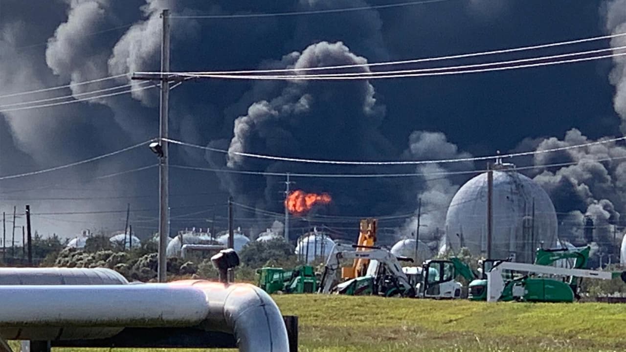 Representantes de la compañía TPC Group, ofrecieron una rueda de prensa asegurando que en ese momento se encontraban en "modo defensivo".