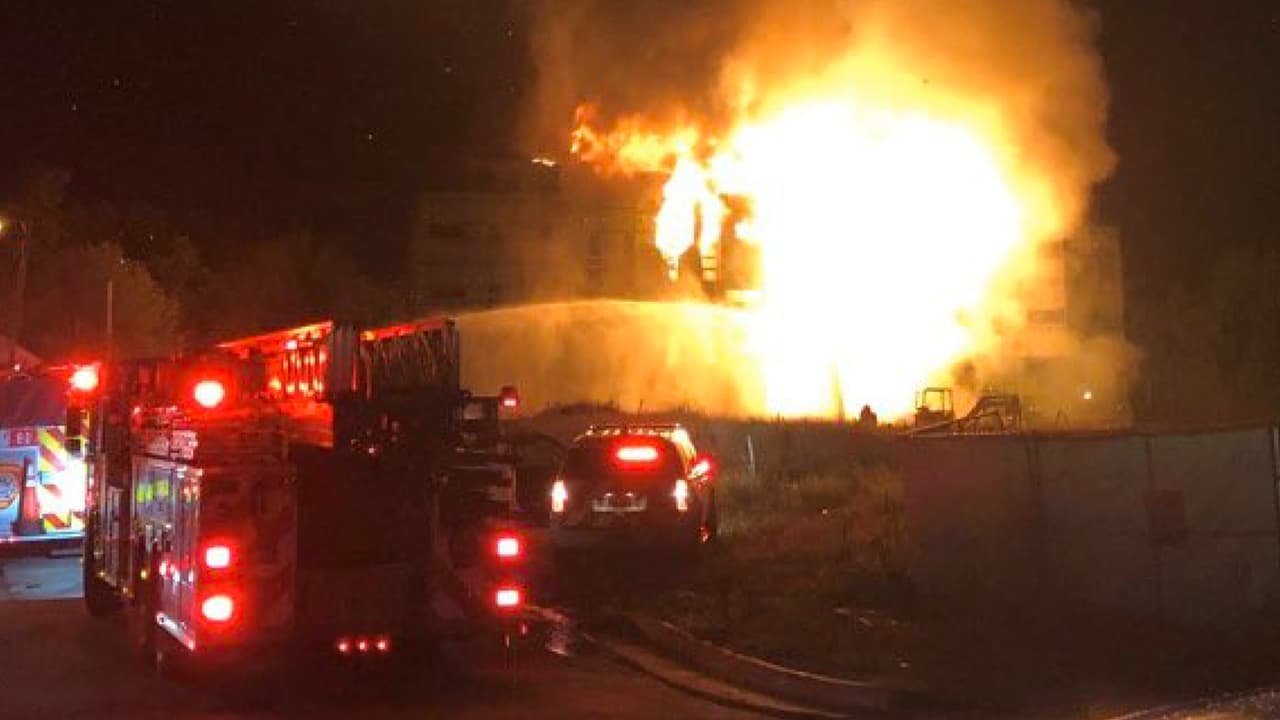 Incendio en complejo de apartamentos de Durham moviliza a más de 60 bomberos