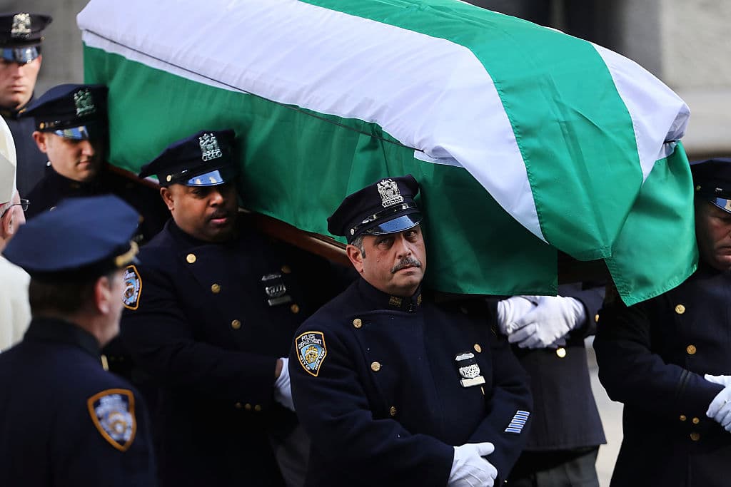 Por tres décadas, el detective continuó sirviendo en la policía, llevando un mensaje de perdón y de compromiso por el oficio en escuelas y entre policías jóvenes.