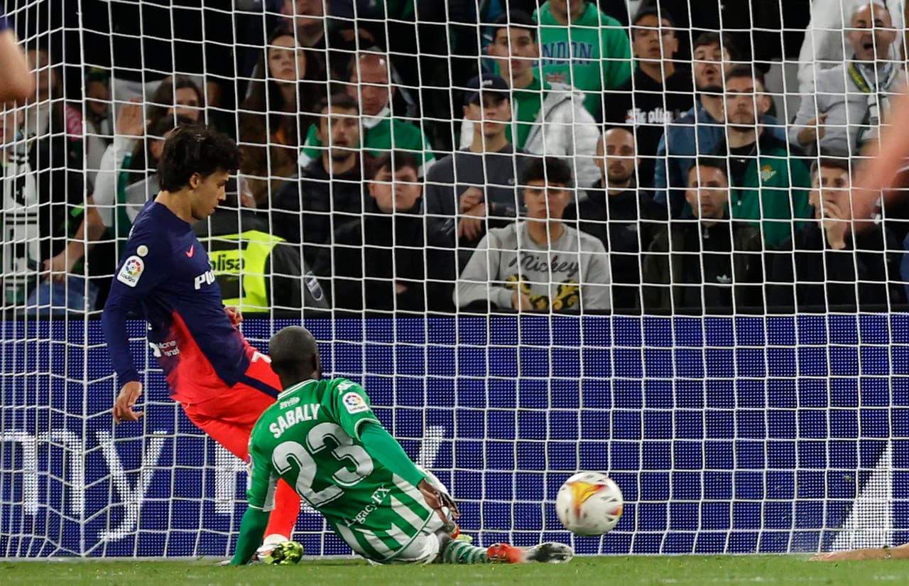 Victoria contudente del Atlético de Madrid ante el Betis con Guardado lesionado