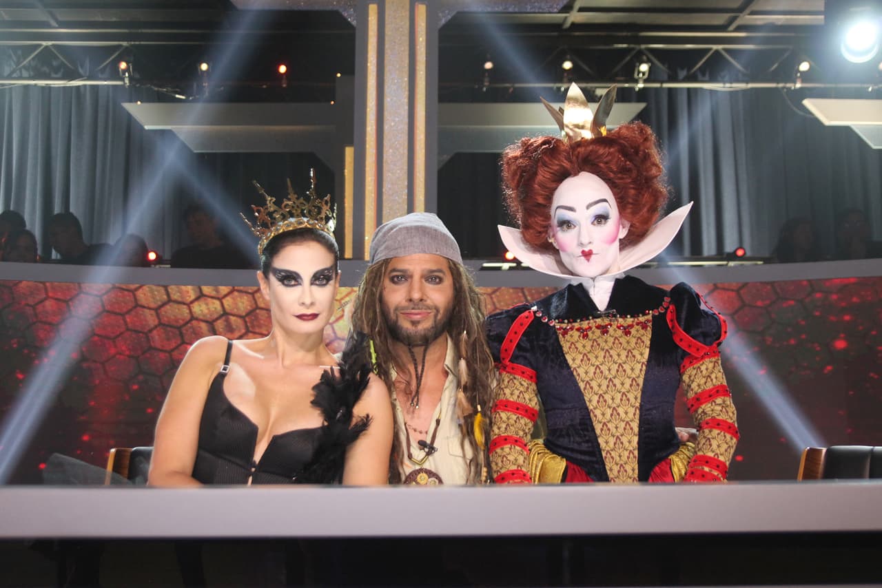 La sexta gala estuvo dedicada al cine, y mientras los participantes bailaron al ritmo de temas de película, los jueces se disfrazaron: Dayanara Torres de El cisne negro, Joaquín Cortés de Jack Sparrow y Lola Cortés de La reina de corazones.