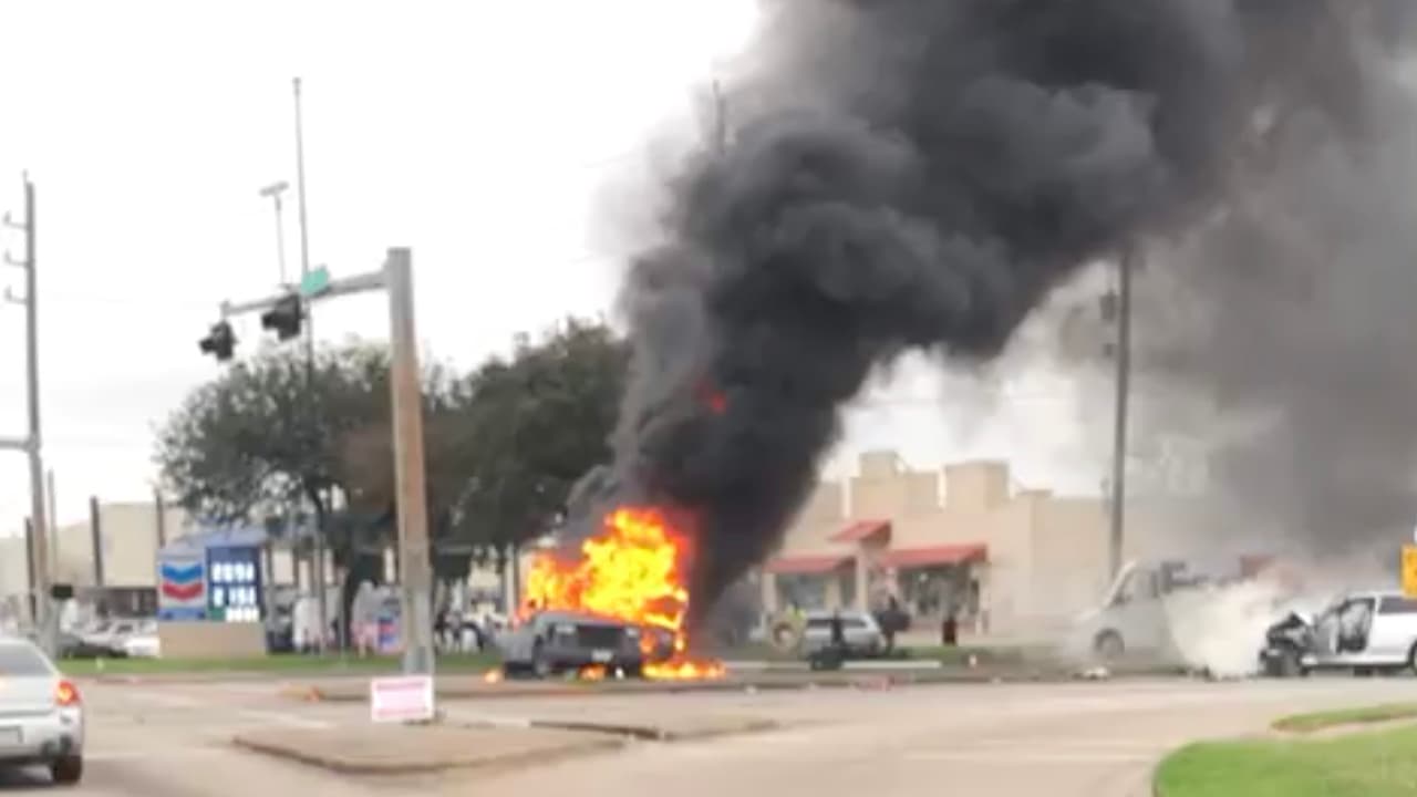 Smith cuenta con un largo historial criminal, de al menos 14 delitos.