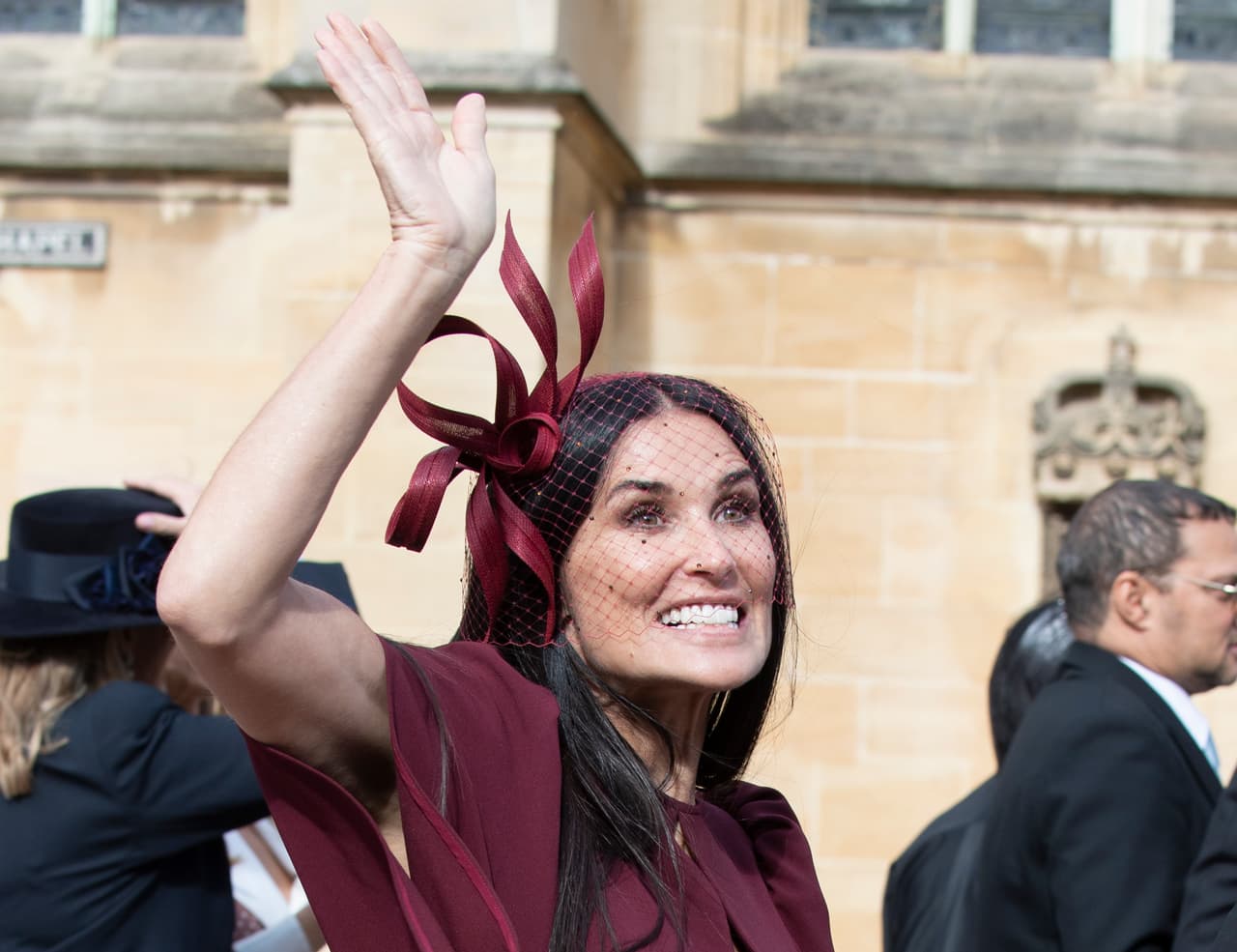 La actriz mencionó que su infancia estuvo marcada por las constantes mudanzas de su familia, a Nuevo México, Pennsylvania, Ohio, Washington y California.