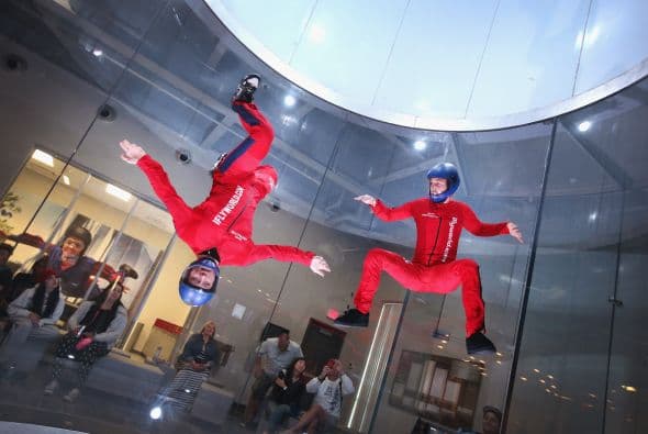Para volar en el iFLY no necesitas experiencia. Casi cualquier persona puede volar.