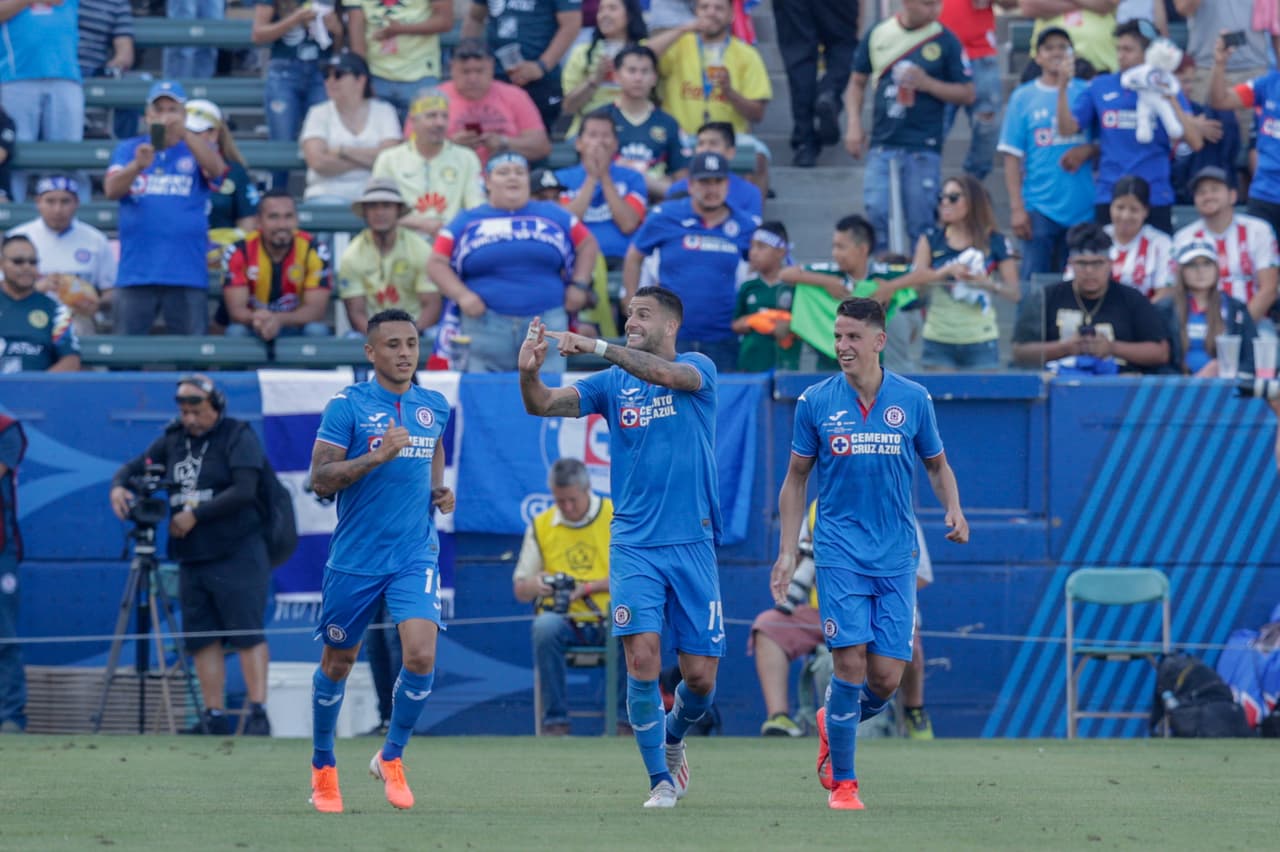 En fotos: Con categórica goleada sobre Necaxa, Cruz Azul se adueña de la Supercopa MX