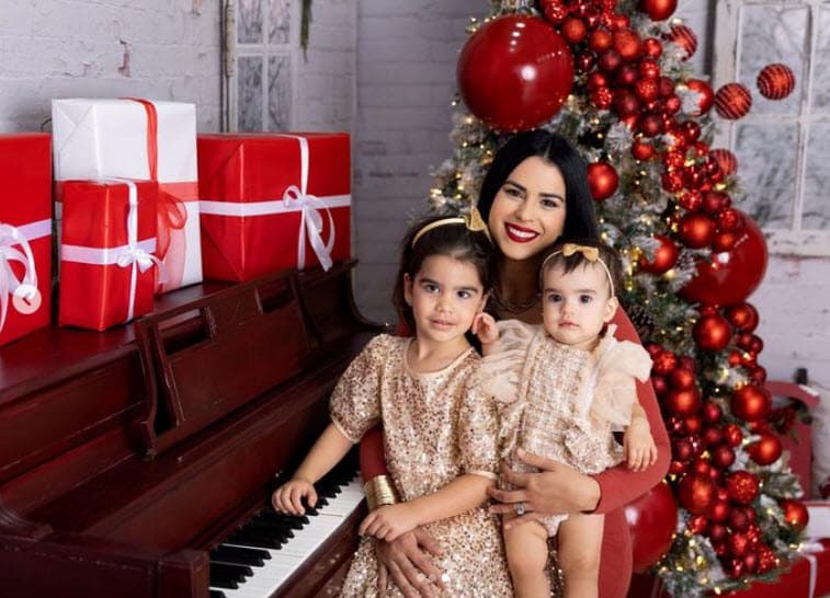 Vanessa de Roide y sus hijas.