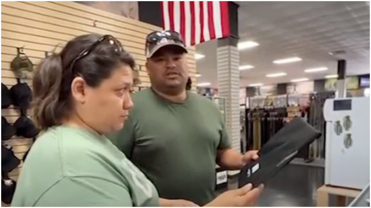 "Nos da paz en nuestra mente": Tras tiroteo en Uvalde, padres compran mochilas antibalas