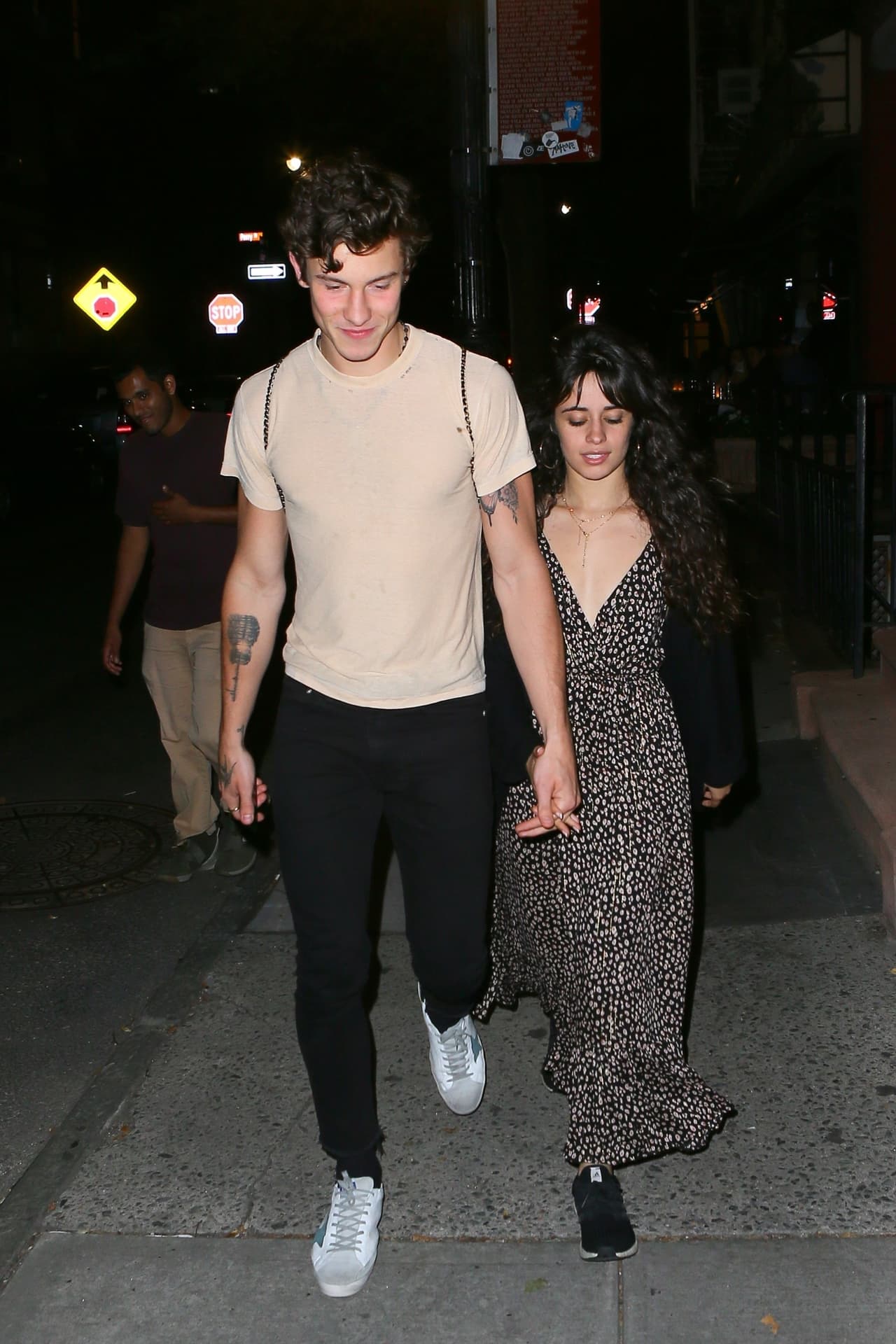 La cantante comentó que 
<b><a href="https://www.univision.com/musica/camila-cabello-confiesa-como-fue-vivir-en-estados-unidos-despues-de-dejar-cuba-a-los-6-anos" target="_blank">es muy cautelosa </a></b>con sus relaciones románticas.