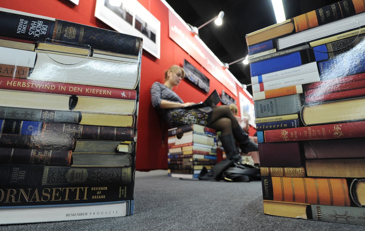 Las mujeres dejarán de ser el 'sexo débil' en el diccionario de la Real Academia Española, aunque no del todo