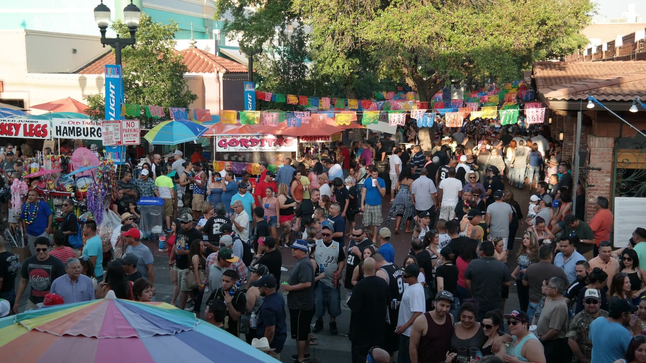 <h2 class="cms-H2-H2">Fiesta De los Reyes</h2>
<br>
<ul>
<li class="li1">Cuándo: A partir del 25 de abril</li>
</ul>
<ul>
<li class="li1">Hora: 10:00 - 23:00 horas</li>
</ul>
<ul>
<li class="li1">Dónde: Historic Market Square</li>
</ul>
<ul>
<li class="li1">Qué es: Habrá músicos locales, show de talentos, cultura, espacios culinarios y una demostración militar.</li>
</ul>
<ul>
<li class="li1">Costo: Gratis</li>
</ul>