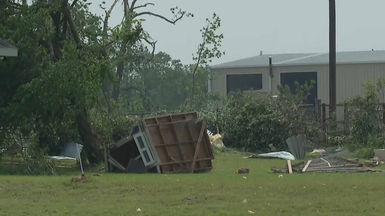 Tornado deja un muerto y seis heridos en Runaway Bay; hay decenas de afectados