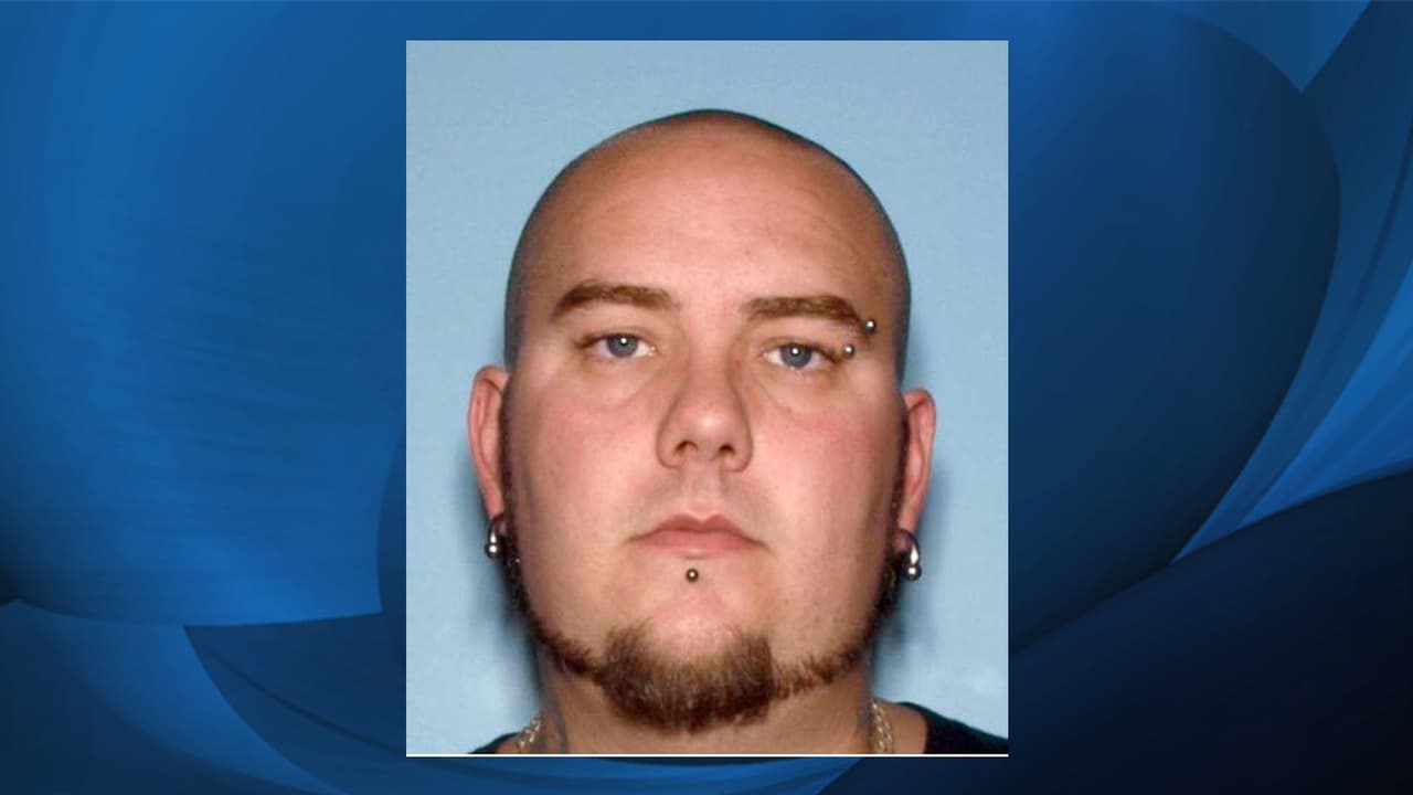 <b>Dustin Lee Everett.</b> Requerido por agresión agravada.