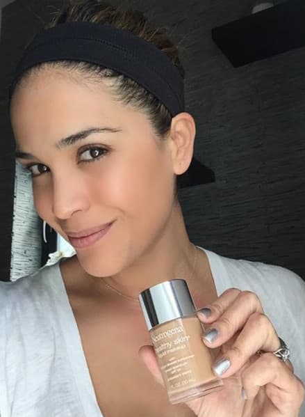 ¡Belleza al natural! Karla Martínez te da sus tips para mantenerse jóven y bella. (19 de diciembre, 2016)