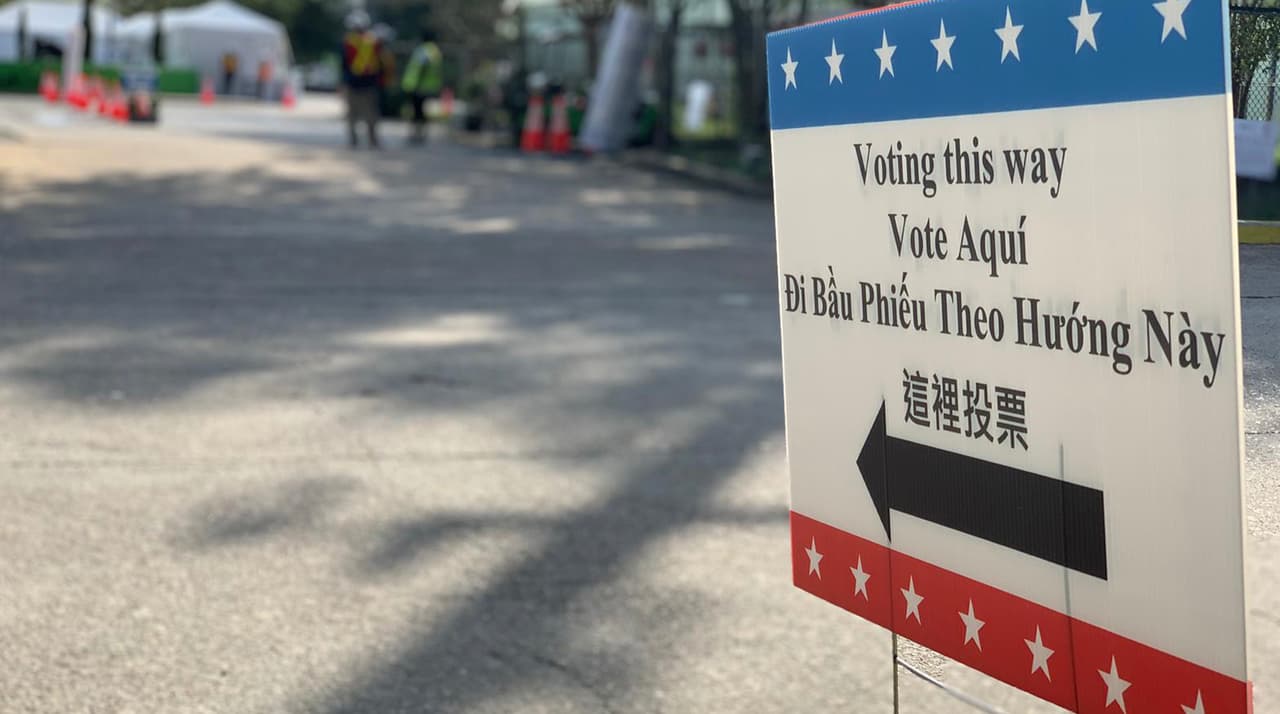 Extienden sus horarios los centros de votación anticipada en el condado Harris