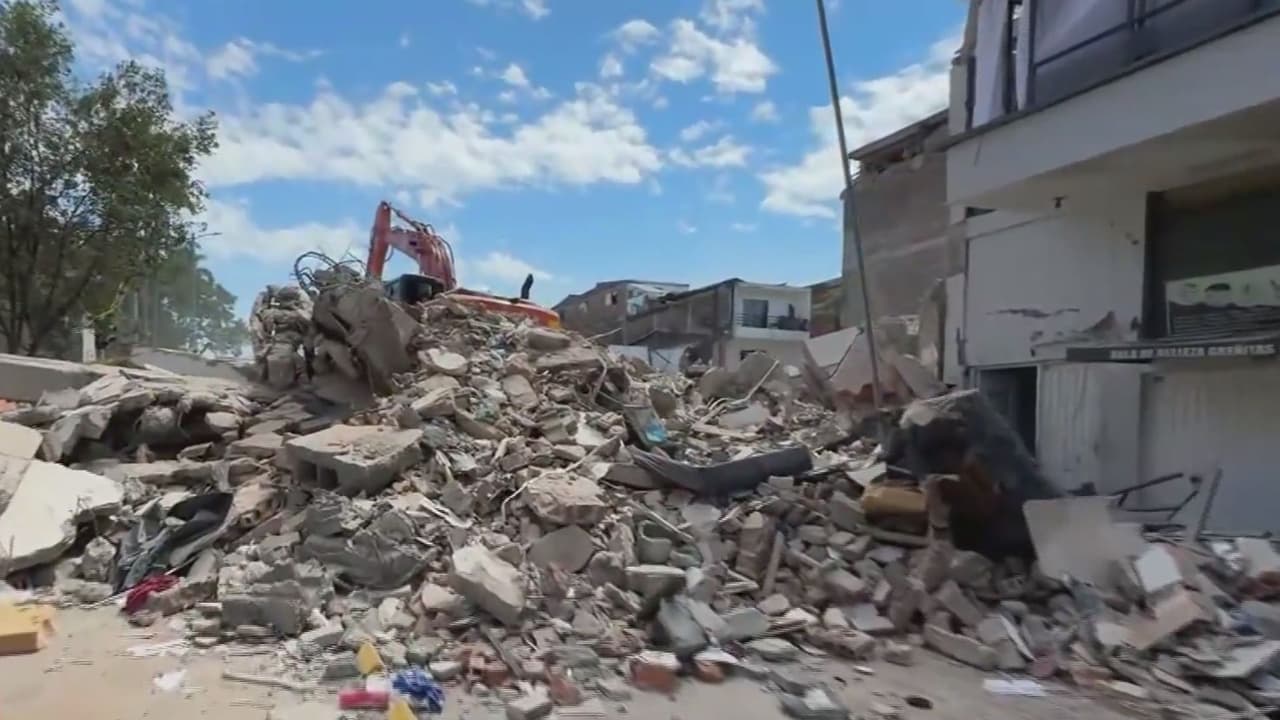 Operaciones de demolición de edificios en Pereira, Colombia, genera debate entre la población