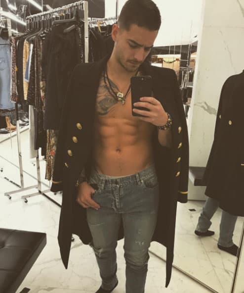 Pareciera que el cabello corto es el look favorito del cantante.