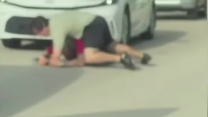 El momento de la pelea que terminó en tiroteo con una persona muerta en el suroeste de Miami-Dade