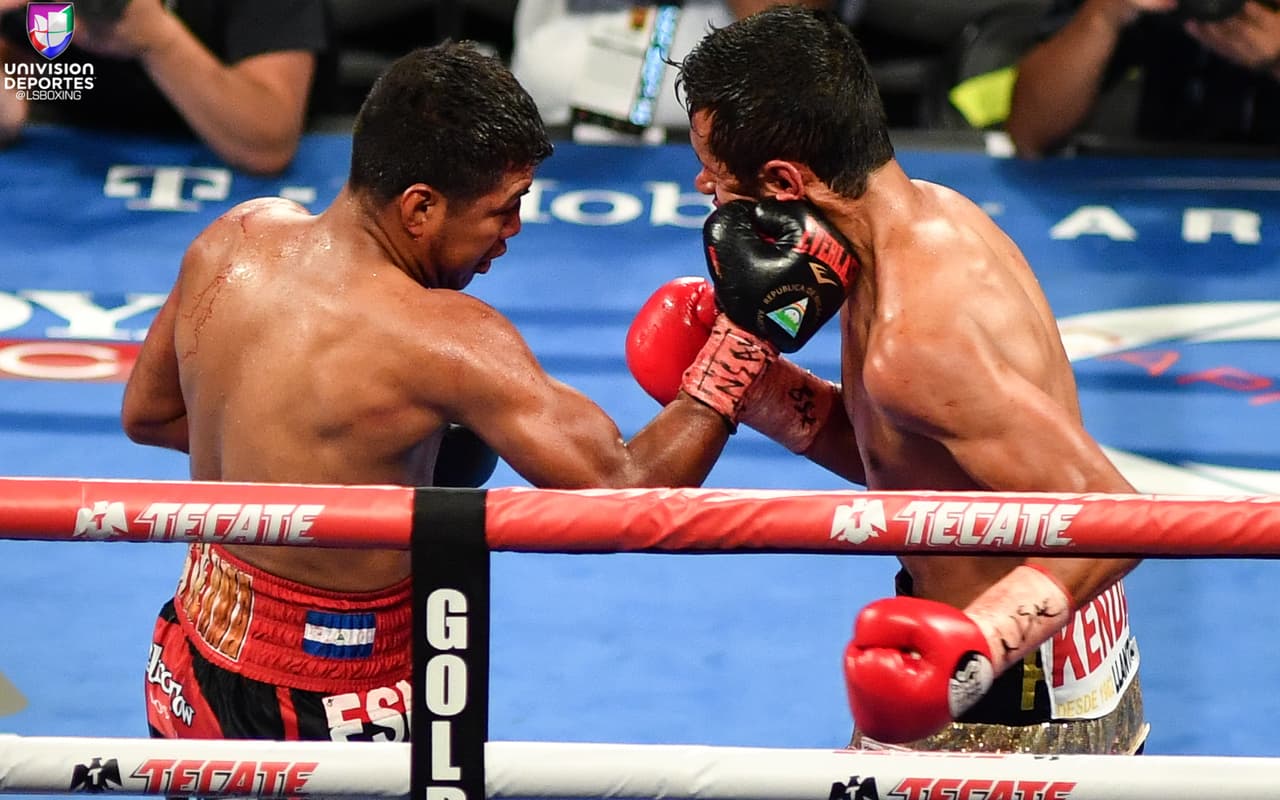 El impacto fue tremendamente bien conectado, la cabeza del mexicano se sacudió y acto seguido, vino lo esperado.