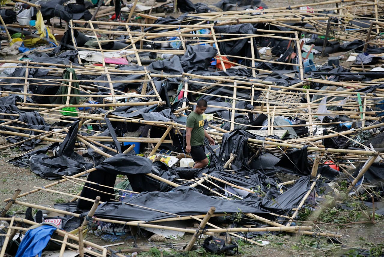 Imagen de Tuguegarao. El tifón Mangkhut tocó tierra el sábado, arrasando la isla principal de Luzón. Hay preocupación por el costo económico del tifón que ha causado daños enormes a las tierras de cultivo en la provincia agrícola de Cagayan.
