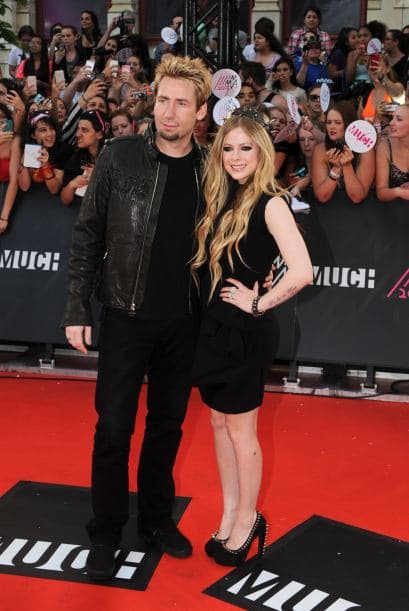 Parece que a ella sí le gustan los hombres experimentados y capaces de apoyarla en todo.