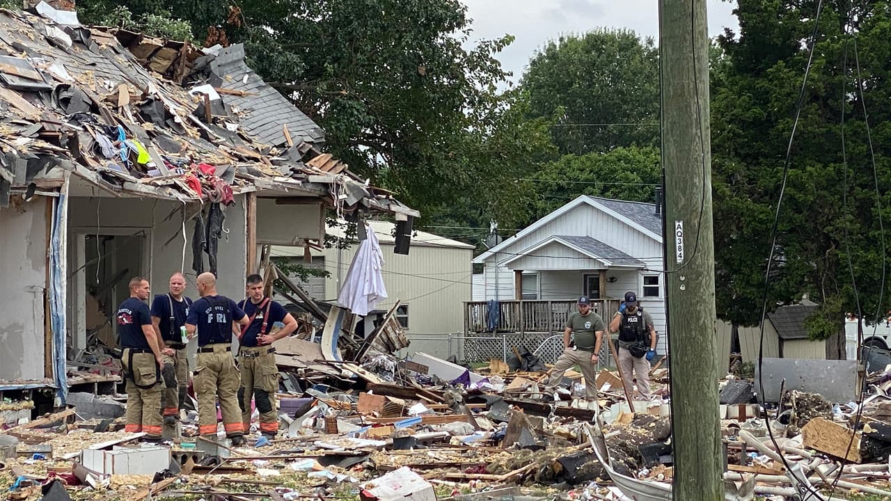 El Jefe del Departamento de Bomberos de Evansville, Mike Connelly, detalló que varias casas vecinas estaban vacías, pero aún realizaban la búsqueda de otras posibles víctimas.