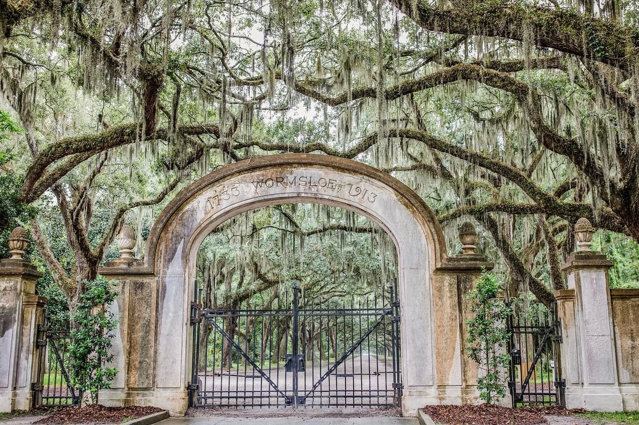Los soldados no son los únicos espíritus inquietos en Savannah, según las leyendas.