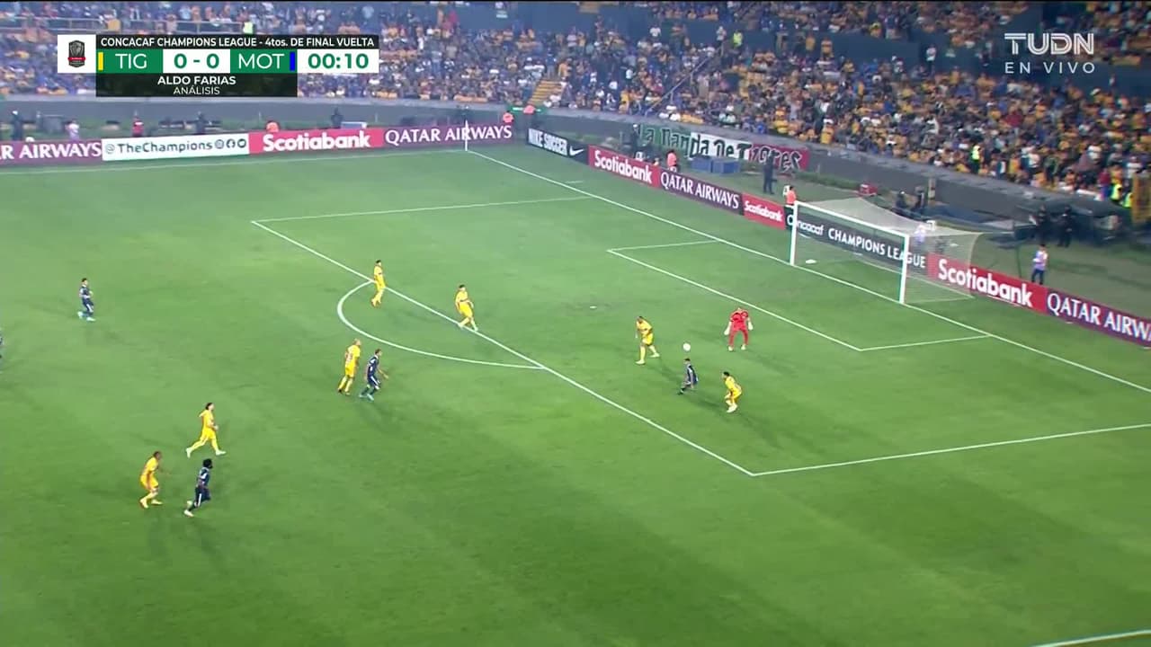 Arranca el partido y la pelota está en juego.