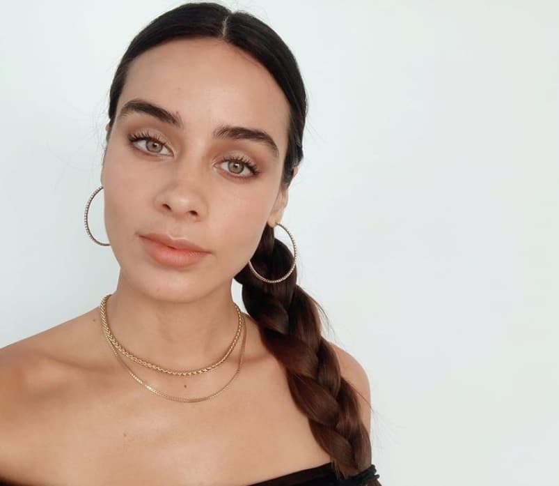 Pimentel no contó detalles sobre el motivo de su rompimiento, pero sí 
<a href="https://www.univision.com/famosos/esmeralda-pimentel-confirma-que-su-noviazgo-con-osvaldo-benavides-termino-fotos">esclareció que no fue por los rumores de su orientación sexual.</a>