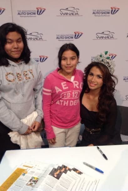 Marisela regresó a casa feliz de haber tenido la oportunidad de asistir al auto show en Washington y sentir el calor de su gente. La reina se divirtió tomándose fotos con sus admiradores y repartiendo autógrafos.