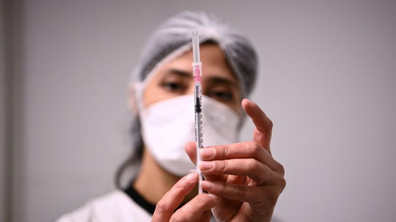 Habitantes de DC podrán recibir la dosis de refuerzo del coronavirus y la vacuna contra la gripe al mismo tiempo