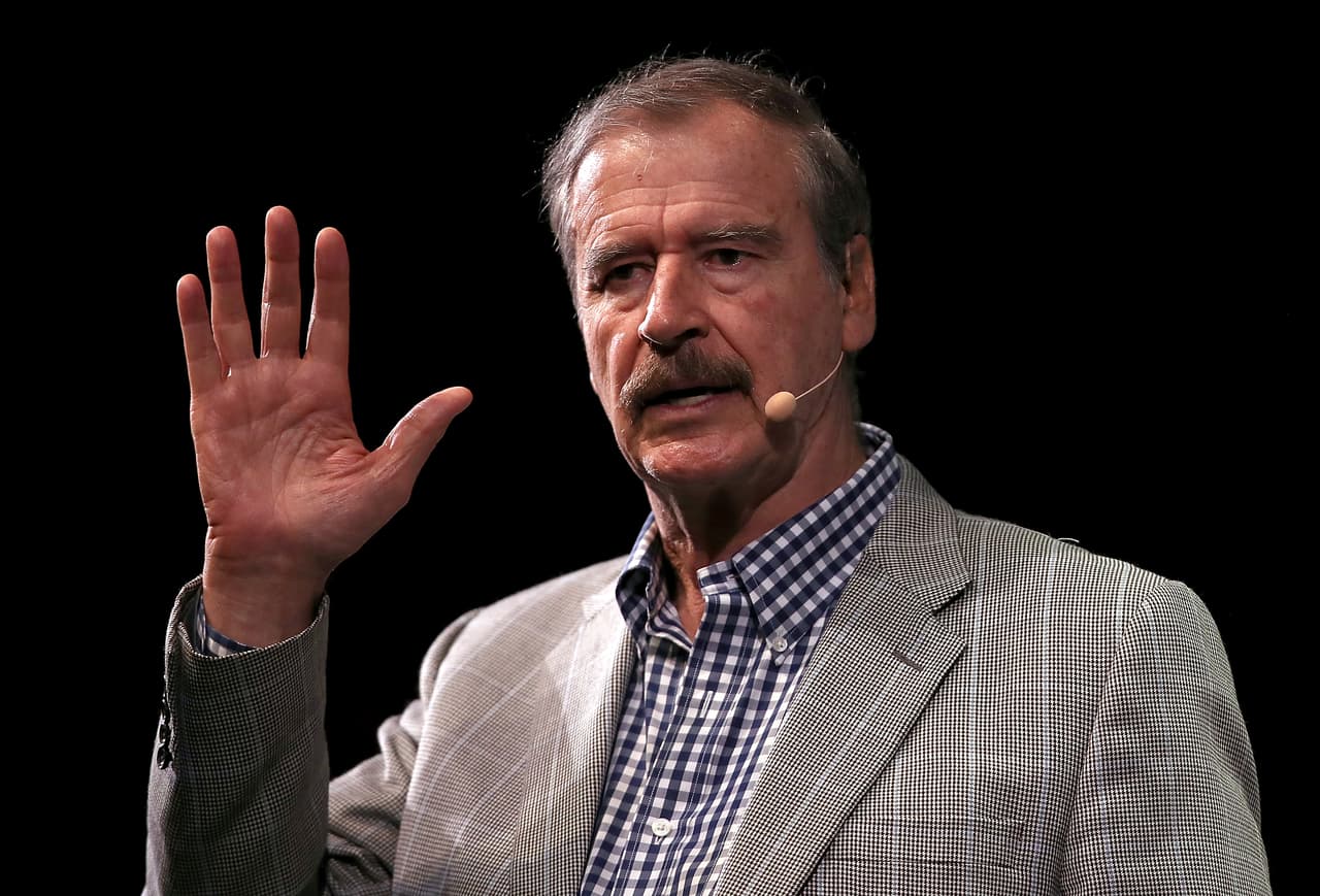 En noviembre pasado, la actriz Verónica Bravo adelantó que la cápsula trataría de una reportera "que le hace una entrevista al expresidente y, cada vez que él quiere contestar, ella lo interrumpe con una nueva idea".