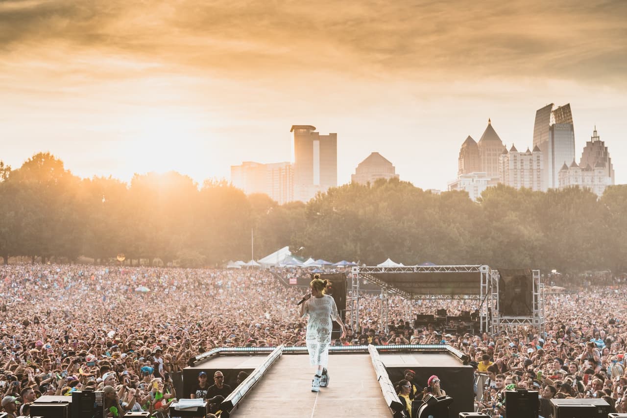 <b>Evento</b>: Music Midtown
<br>
<b>Fechas</b>: 15 al 17 de septiembre
<br>
<b>Lugar</b>: Piedmont Park
<br>
<b>Sitio web</b>: 
<a href="https://www.musicmidtown.com/">https://www.musicmidtown.com/</a> 
<br>
<br>Únete a la diversión mientras Piedmont Park presenta actos de renombre nacional en la sala de conciertos más pintoresca de Atlanta. Music Midtown ofrece tres días de arte amplificado para un fin de semana completo de sol y sonido que no querrás perderte, según sus organizadores. Entre los artistas de este año destacan Pink, Incubus, Billie Eilish y Guns N’ Roses.