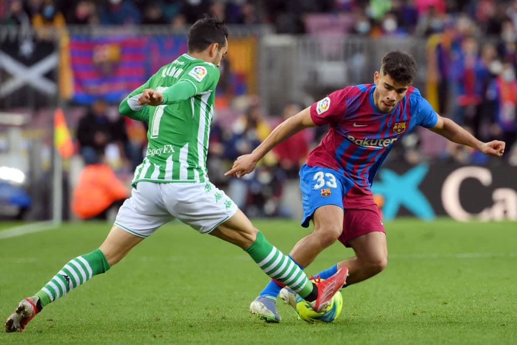 Barcelona no logra levantar frente al. Betis, caen 0-1 y se mantienen en el séptimo lugar con 23 unidades.