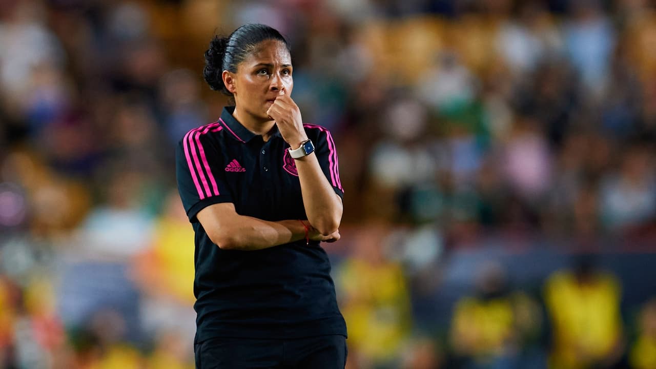 Mónica Vergara niega renunciar al Tri Femenil y pide ser evaluada