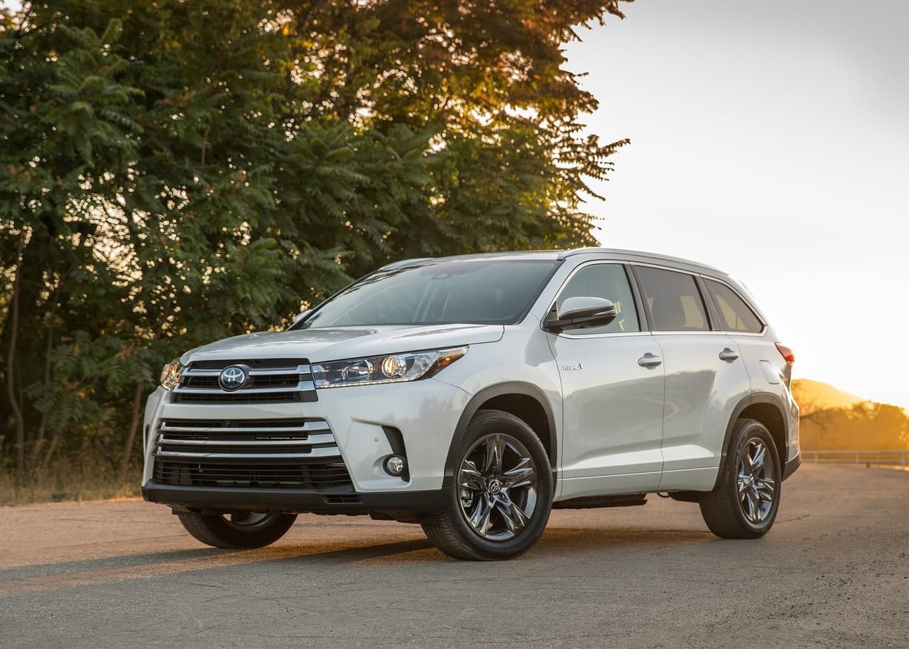 <h3 class="cms-H3-H3"><b>6. Toyota Highlander Hybrid</b></h3>
<br>
<ul>
 <li><b>Tiempo promedio que le toma en venderse:</b> 24.4 días</li>
 <li><b>Precio promedio:</b> 38,070 dólares</li>
</ul>