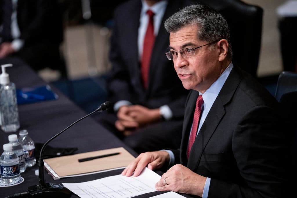 Republicanos reciben fríamente a Becerra en su primer día de confirmación en el Senado