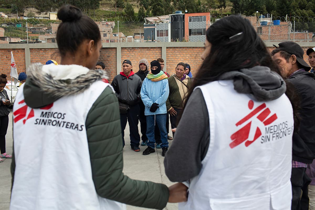 Brigadas de distintas organizaciones brindan diversos tipos de ayuda humanitaria a los migrantes.
