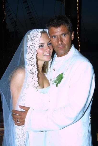En abril del 2002 
<b>Michelle Vieth</b> y Héctor Soberón llegaron al altar después de más de dos años de noviazgo, la ceremonia se llevó a cabo en un barco en las playas de Puerto Vallarta, Jalisco. Sin embargo un año después, anunciaron su ruptura.