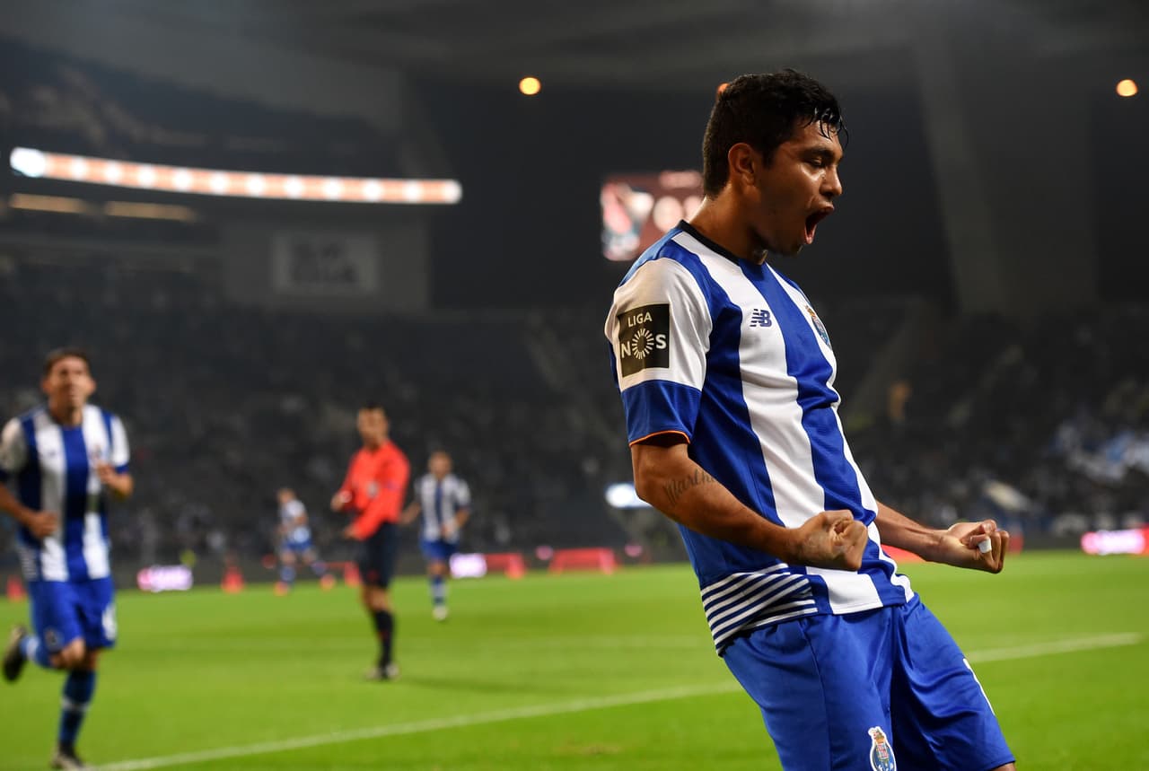 'Tecatito' Corona, feliz por ser el goleador del Oporto en Liga