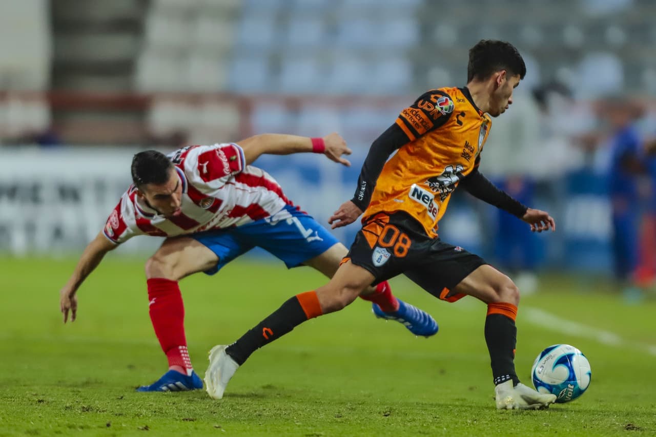 Tuzos y Chivas empatan 1-1 en Pachuca, los locales fallaron un penal en la recta del partido. Pachuca continúa en el fondo de la tabla con tres puntos y las Chivas se sitúan en la 12 plaza con 7 unidades.