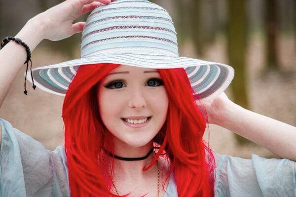 En varias entrevistas reveló que pasa más de una hora maquillándose para lograr este increíble resultado.