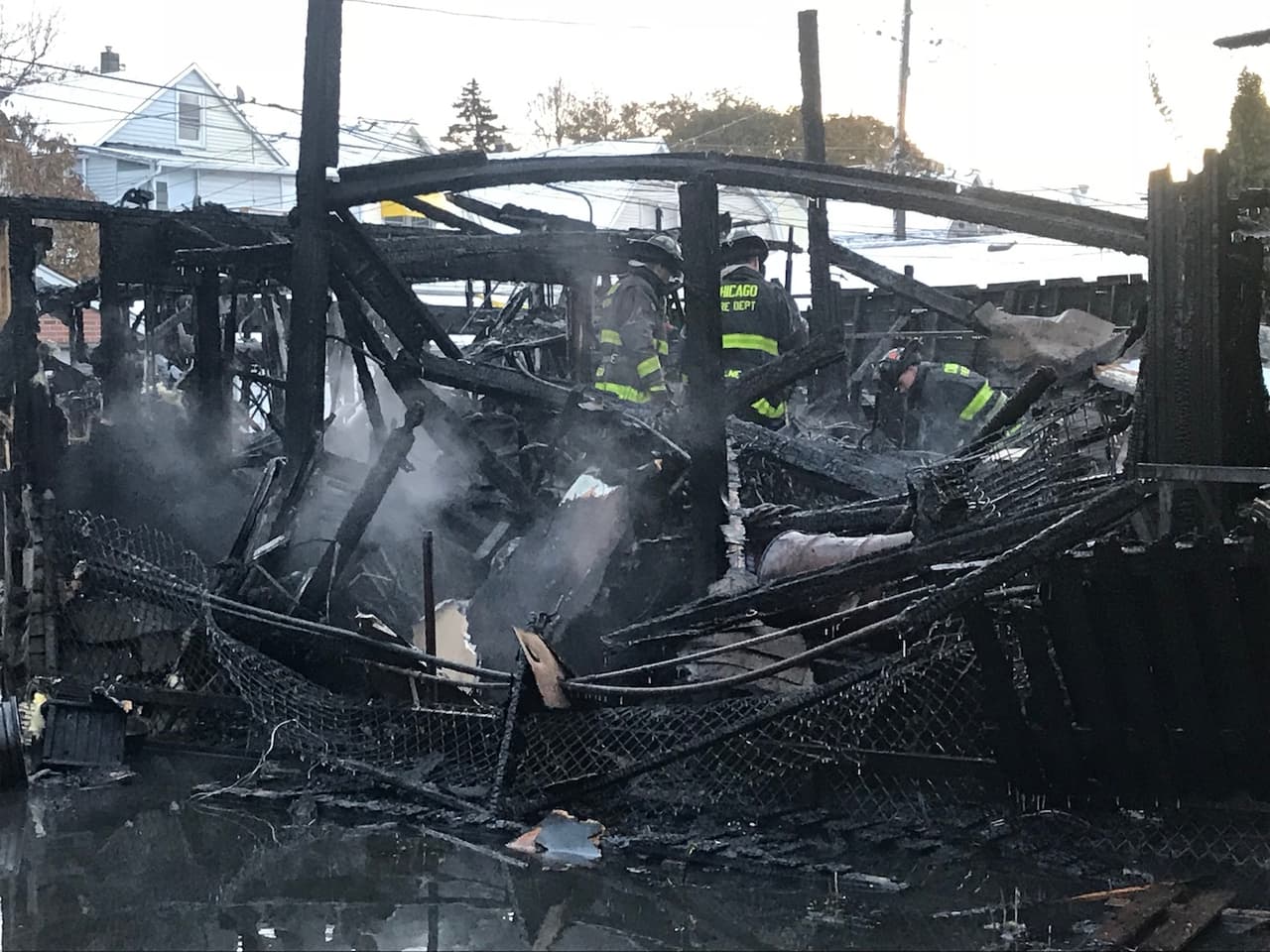 Un incendio ha afectado a tres familias en Brighton Park.