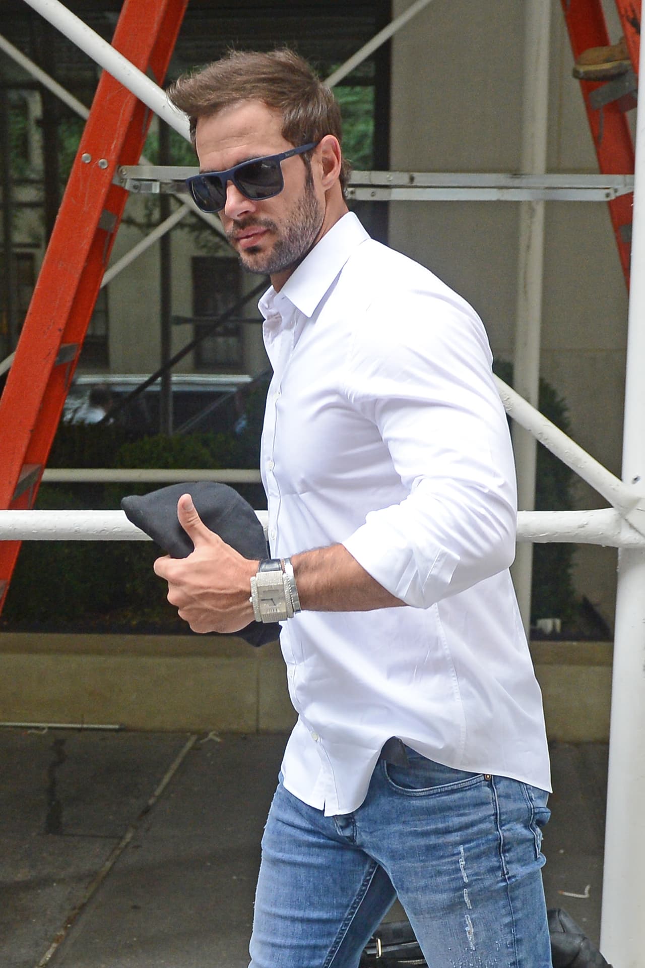 Supuestamente, iba a una sesión de fotos.