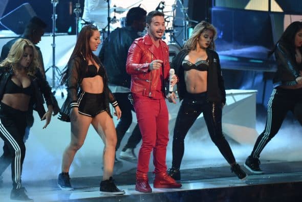 J Balvin subió la temperatura cuando nos presentó su gran éxito ‘Ay Vamos’.