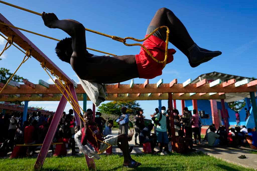 No es inusual que migrantes haitianos que viajan hacia Estados Unidos terminen en Cuba debido a los vientos y las corrientes marinas, 
<b>pero nunca se había reportado un grupo tan numeroso</b>.