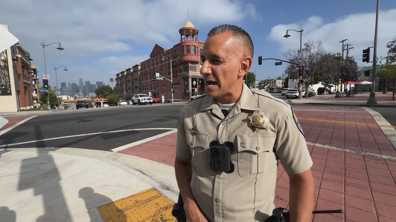 Roberto Gómez, el oficial de la Patrulla de Caminos que conecta con la comunidad en español